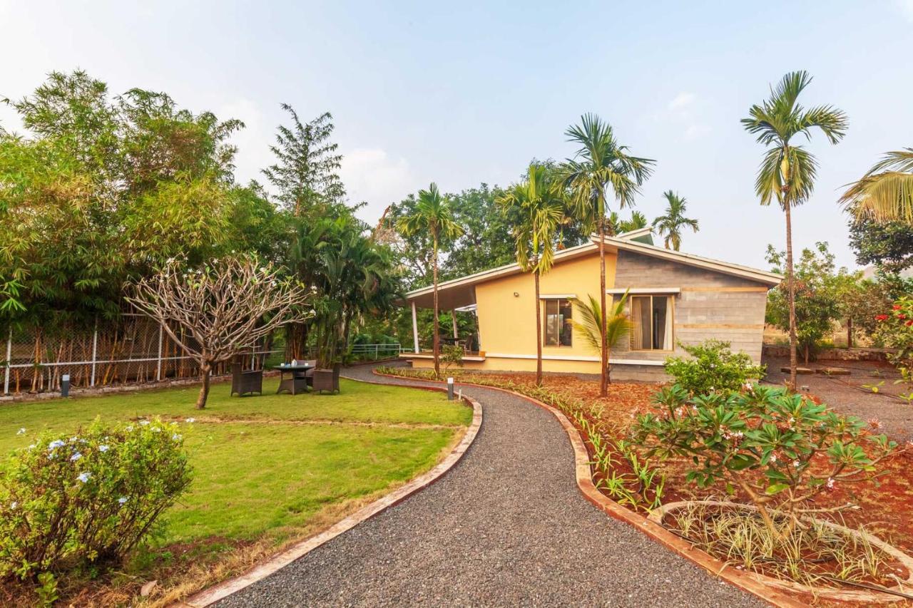 Stayvista'S Green Grove - A Modern Mountain-View Retreat With Lush Lawn Trimbak Eksteriør billede