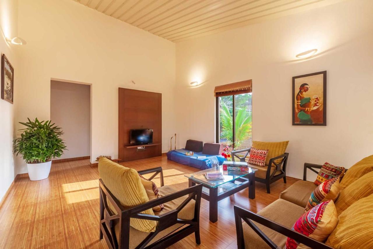 Stayvista'S Green Grove - A Modern Mountain-View Retreat With Lush Lawn Trimbak Eksteriør billede