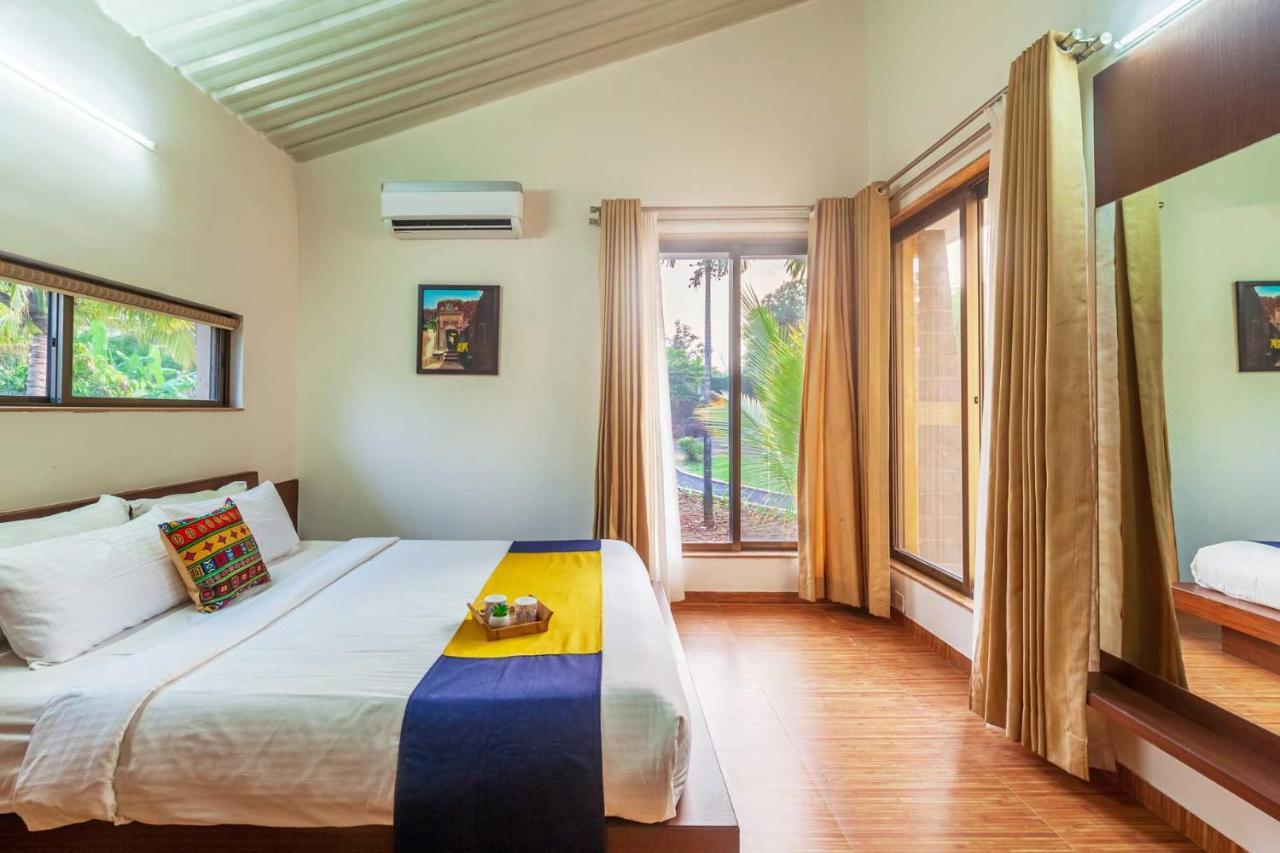 Stayvista'S Green Grove - A Modern Mountain-View Retreat With Lush Lawn Trimbak Eksteriør billede