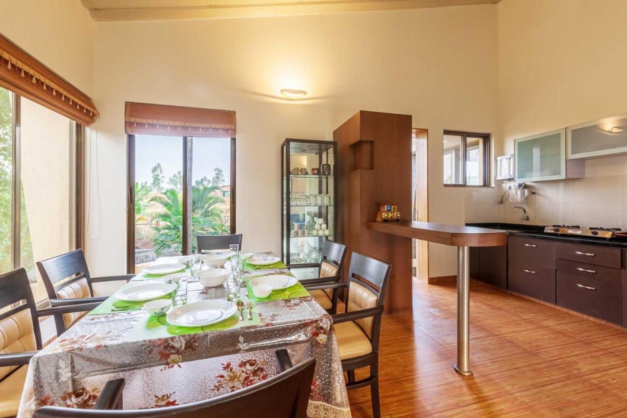 Stayvista'S Green Grove - A Modern Mountain-View Retreat With Lush Lawn Trimbak Eksteriør billede
