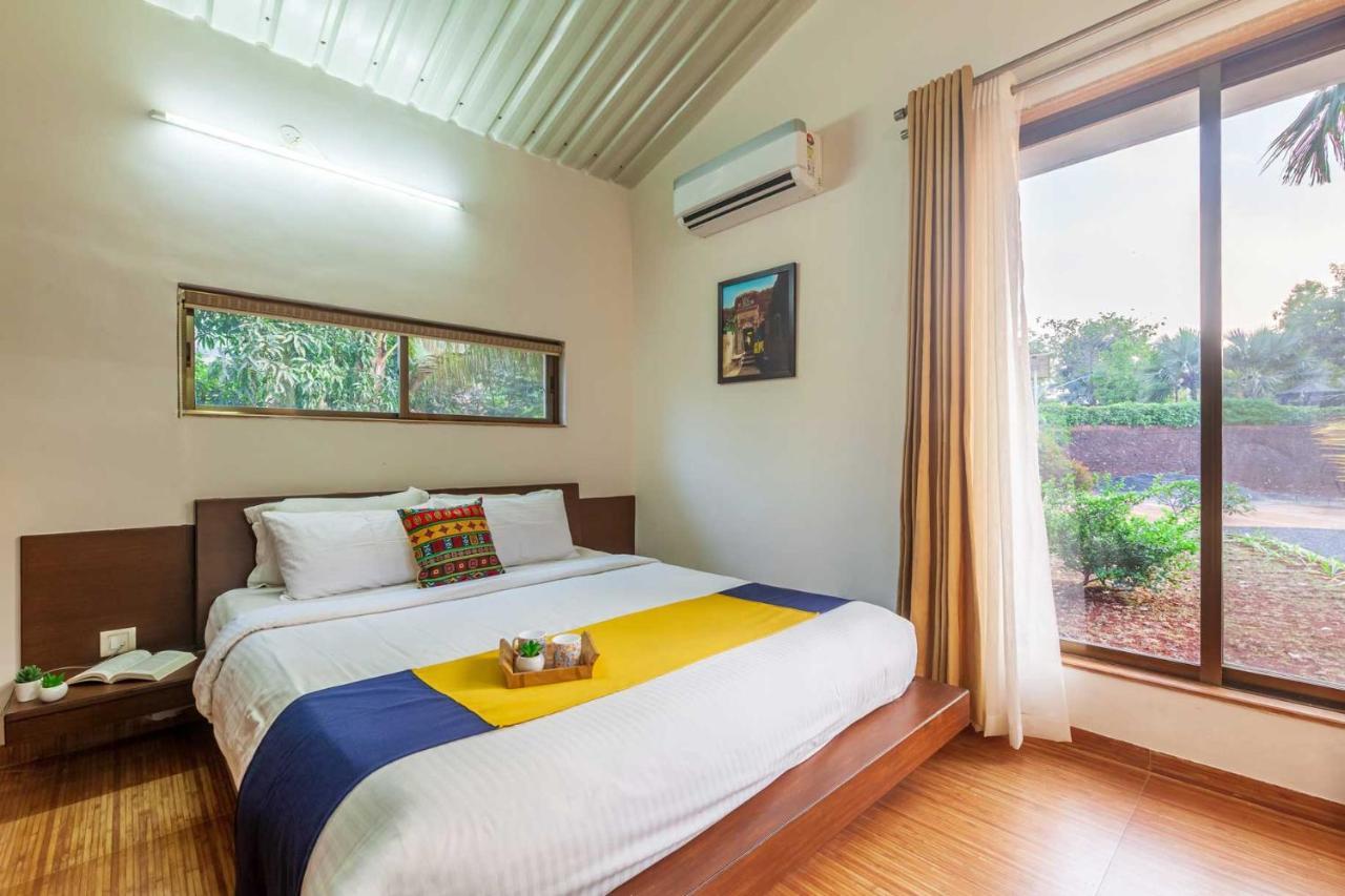 Stayvista'S Green Grove - A Modern Mountain-View Retreat With Lush Lawn Trimbak Eksteriør billede