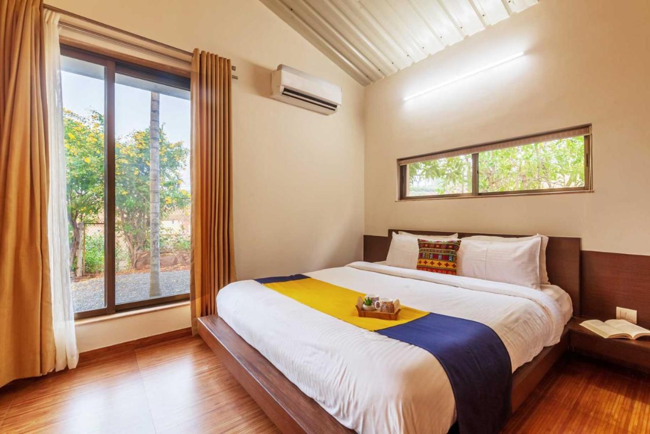 Stayvista'S Green Grove - A Modern Mountain-View Retreat With Lush Lawn Trimbak Eksteriør billede