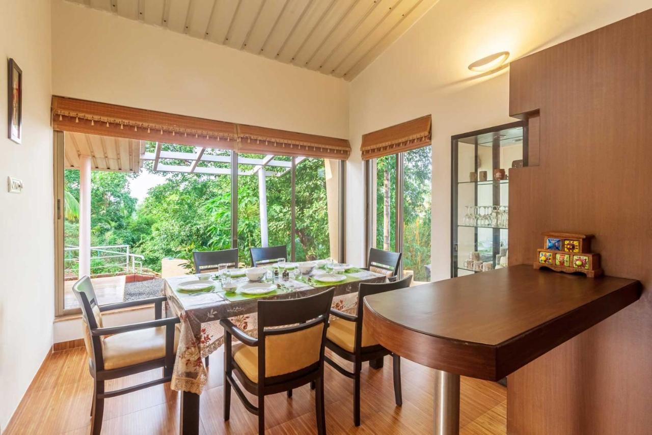 Stayvista'S Green Grove - A Modern Mountain-View Retreat With Lush Lawn Trimbak Eksteriør billede